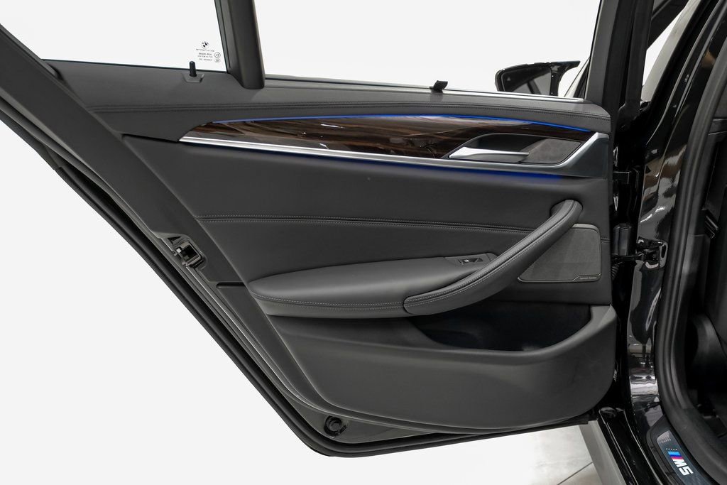 Used 2022 BMW M5 w/ Executive Package image 40