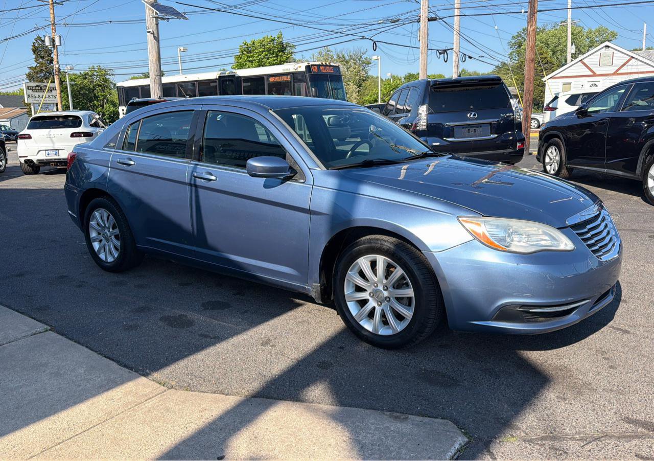 Used 2011 Chrysler 200 Touring FWD image 10