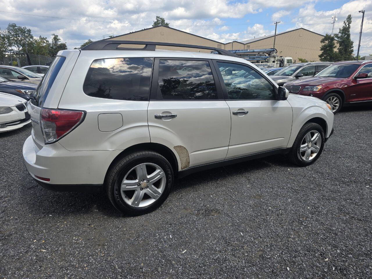 Used 2010 Subaru Forester 2.5X Premium image 11