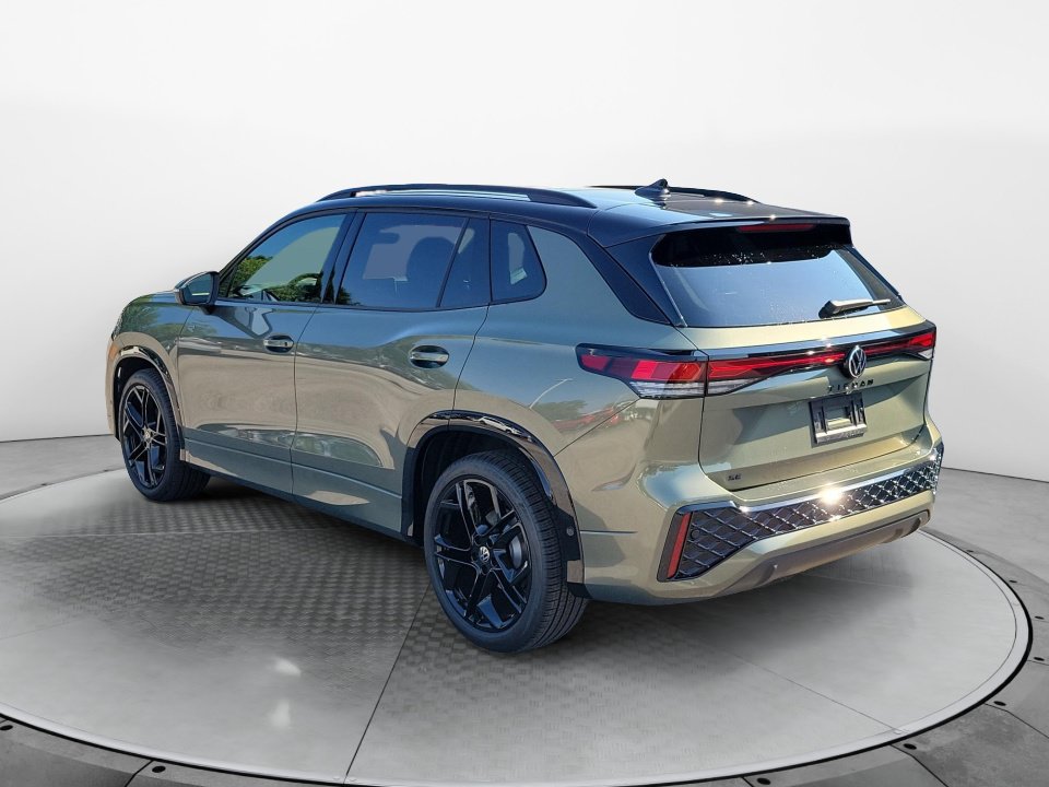 New 2026 Volkswagen Tiguan SE R-Line FWD image 5