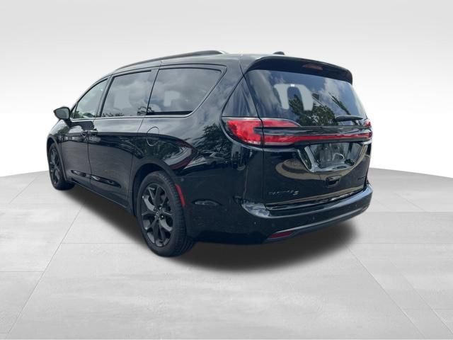 Used 2025 Chrysler Pacifica Limited FWD image 5