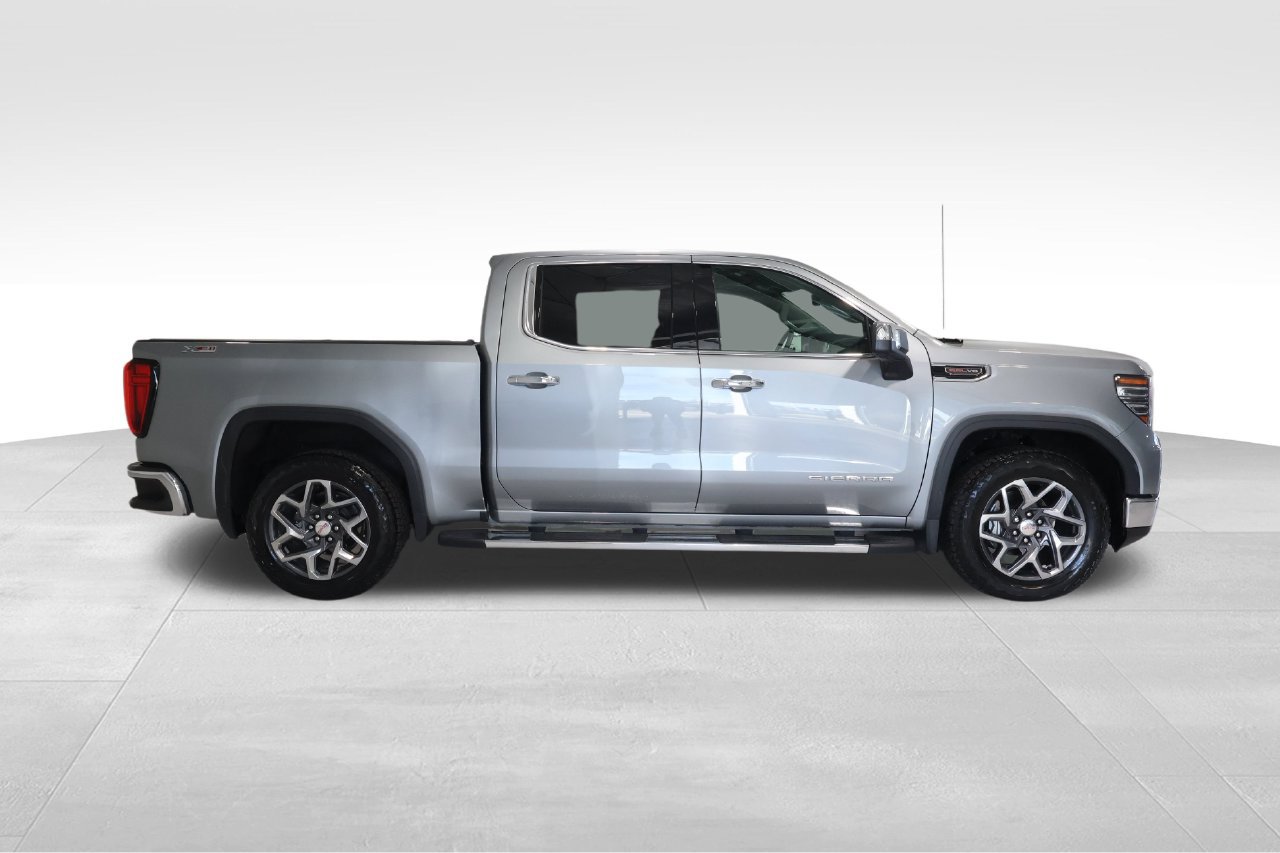 Used 2023 GMC Sierra 1500 SLT w/ SLT Premium Package AWD/4WD image 5
