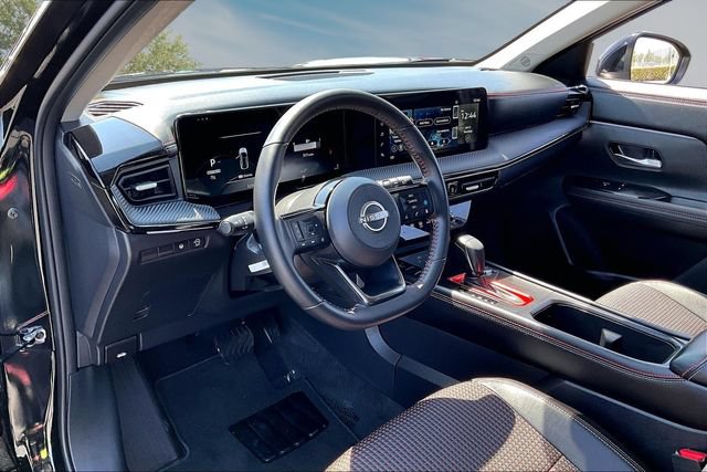 Certified 2025 Nissan Kicks SR FWD image 16