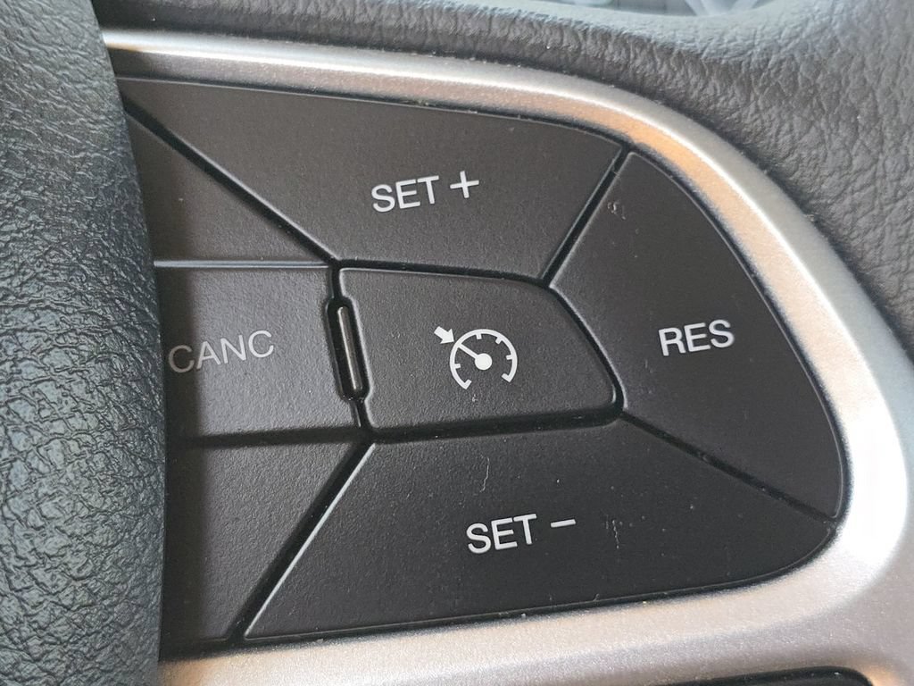 Used 2023 Jeep Renegade Latitude AWD/4WD image 30