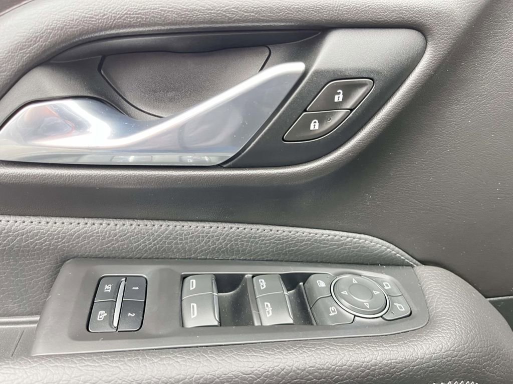 Used 2021 GMC Yukon Denali w/ Denali Premium Package image 13