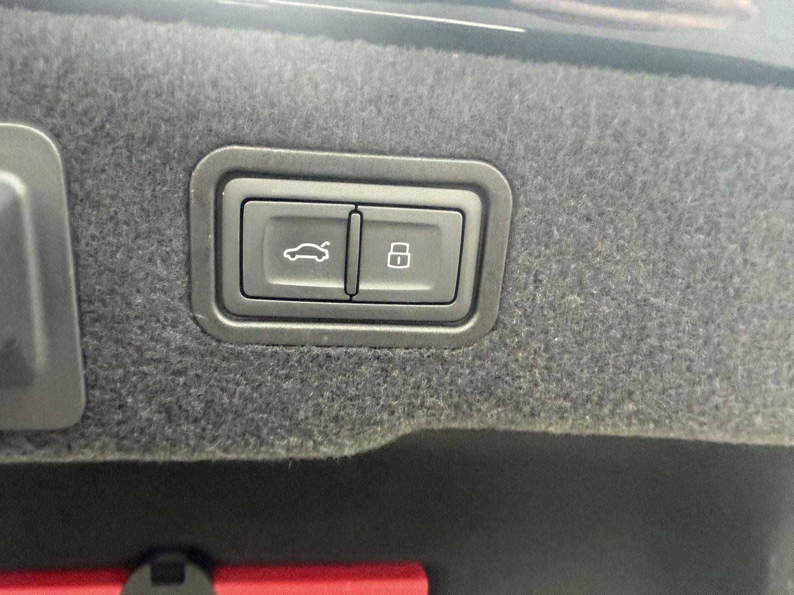 Used 2020 Audi S8 L w/ S8 Executive Package image 47