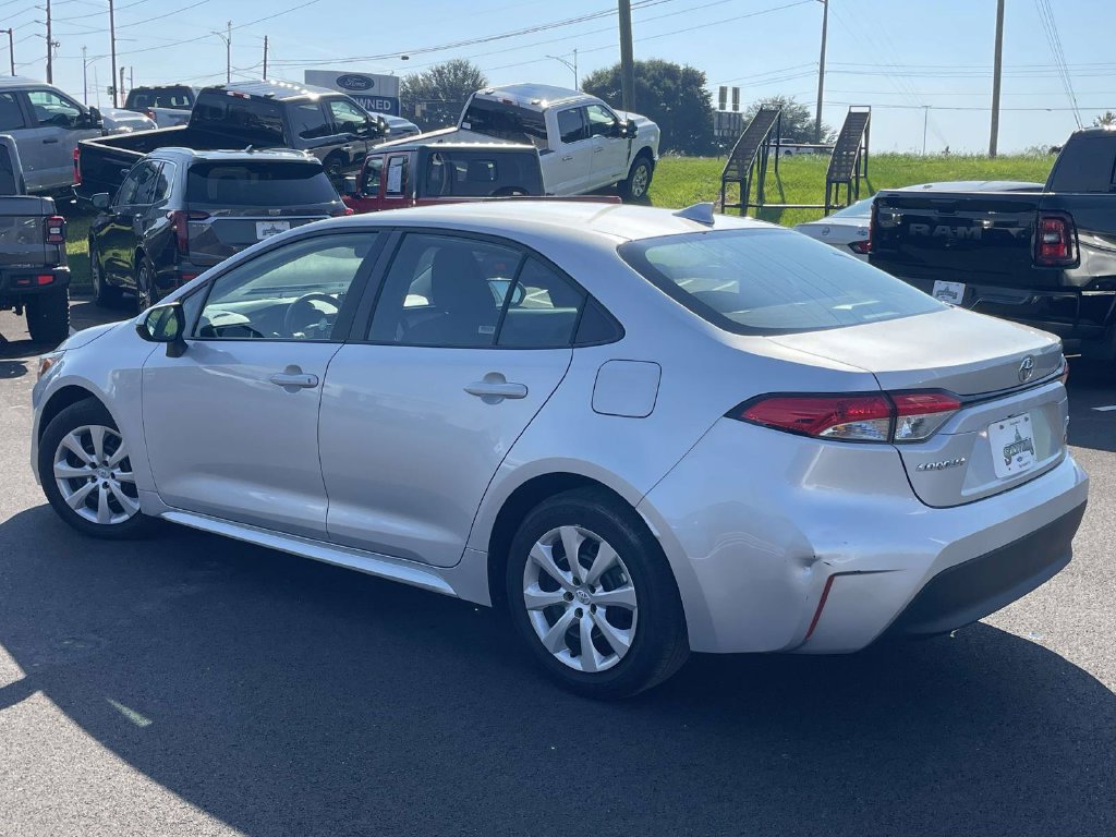 Used 2025 Toyota Corolla LE FWD image 5
