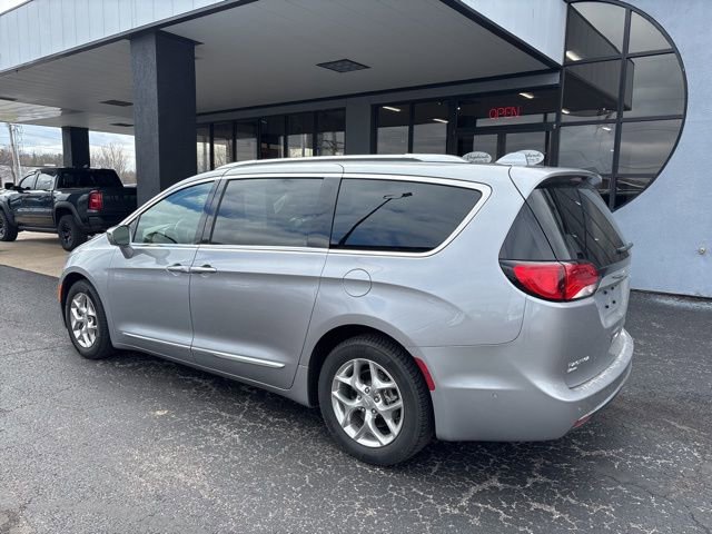 Used 2017 Chrysler Pacifica Limited w/ UConnect Theater Package image 8