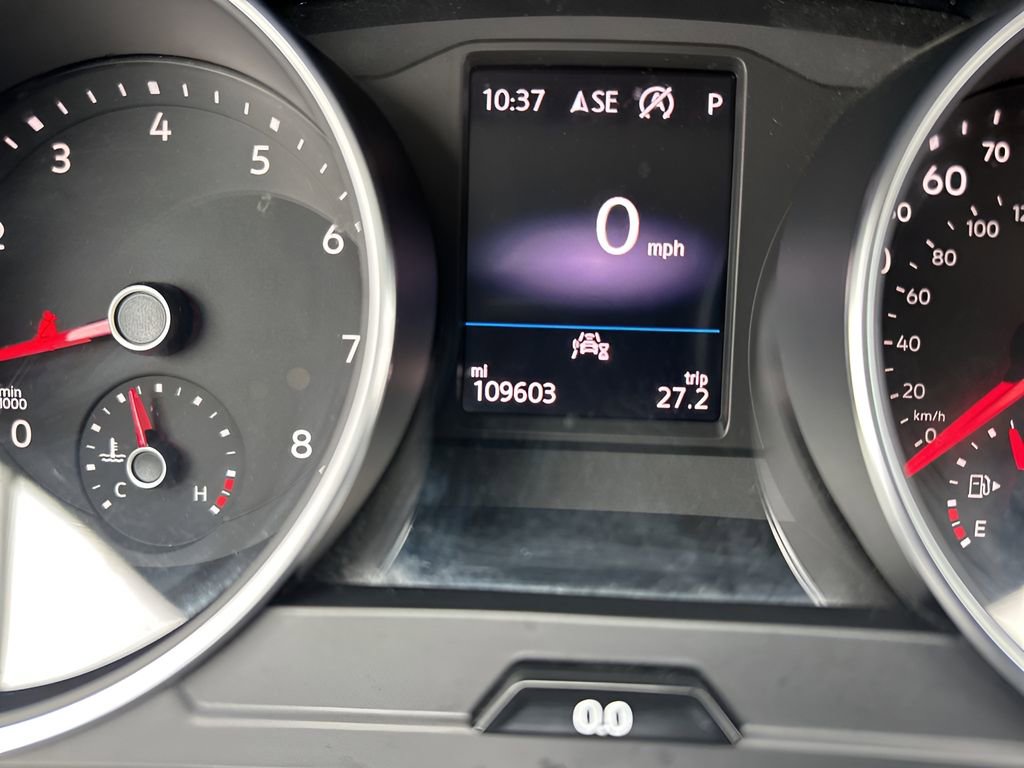 Used 2021 Volkswagen Tiguan SE image 23