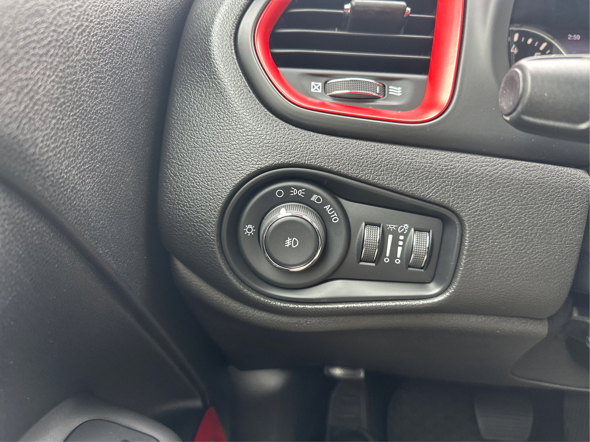Used 2018 Jeep Renegade Trailhawk w/ Popular Equipment Group AWD/4WD image 19