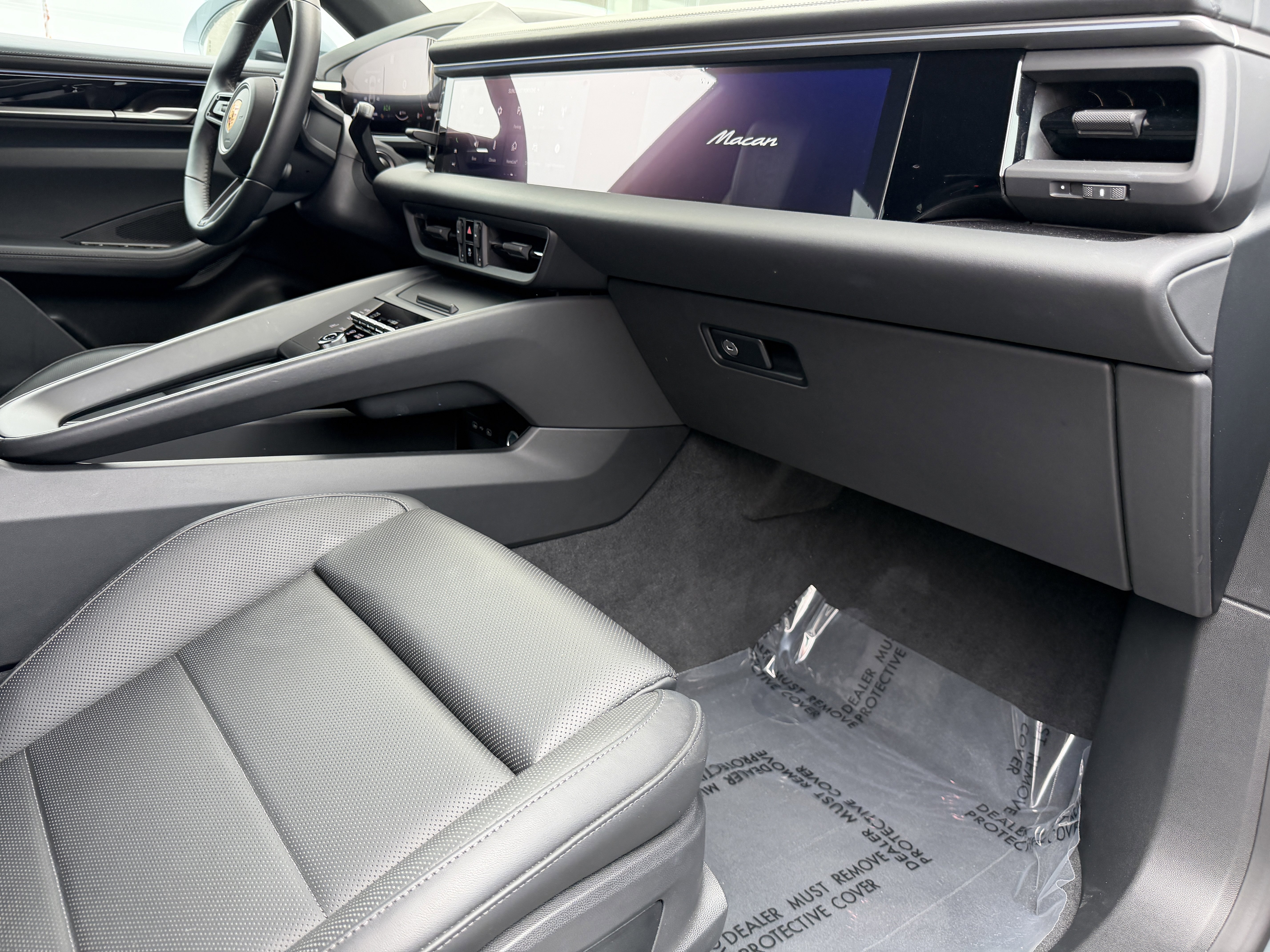 Used 2024 Porsche Macan 4 Electric image 17