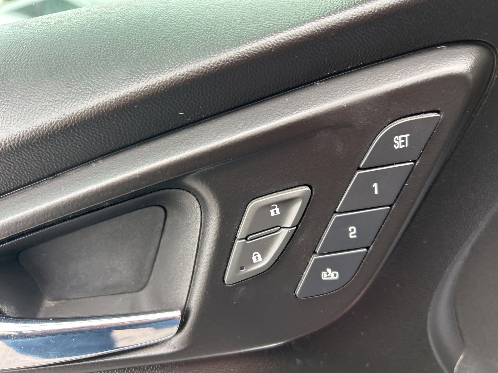 Used 2018 Chevrolet Malibu Premier w/ Premier Sun and Wheel Package image 19