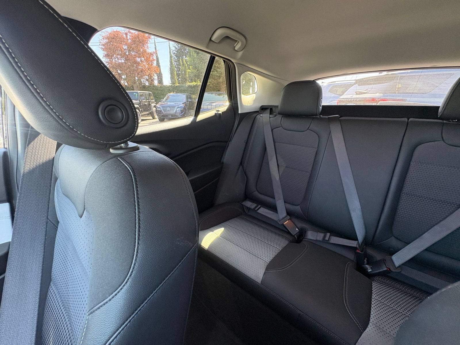 Used 2025 Chevrolet Trax LT w/ LT Convenience Package FWD image 37
