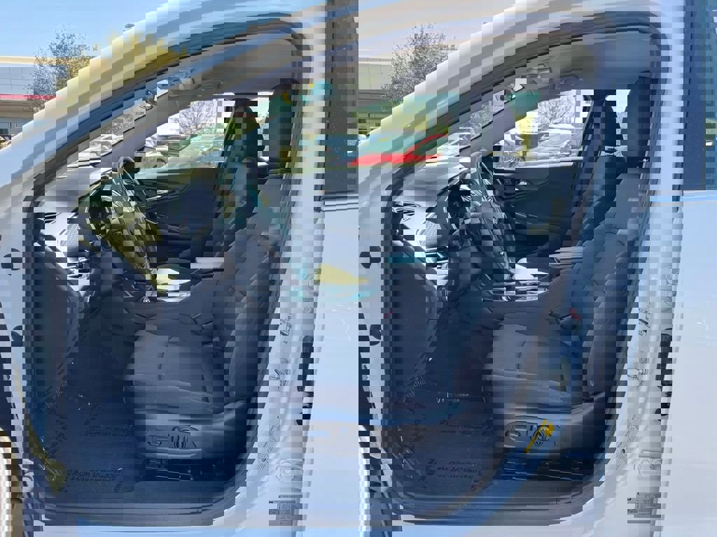 Used 2021 Chevrolet Malibu LT image 24