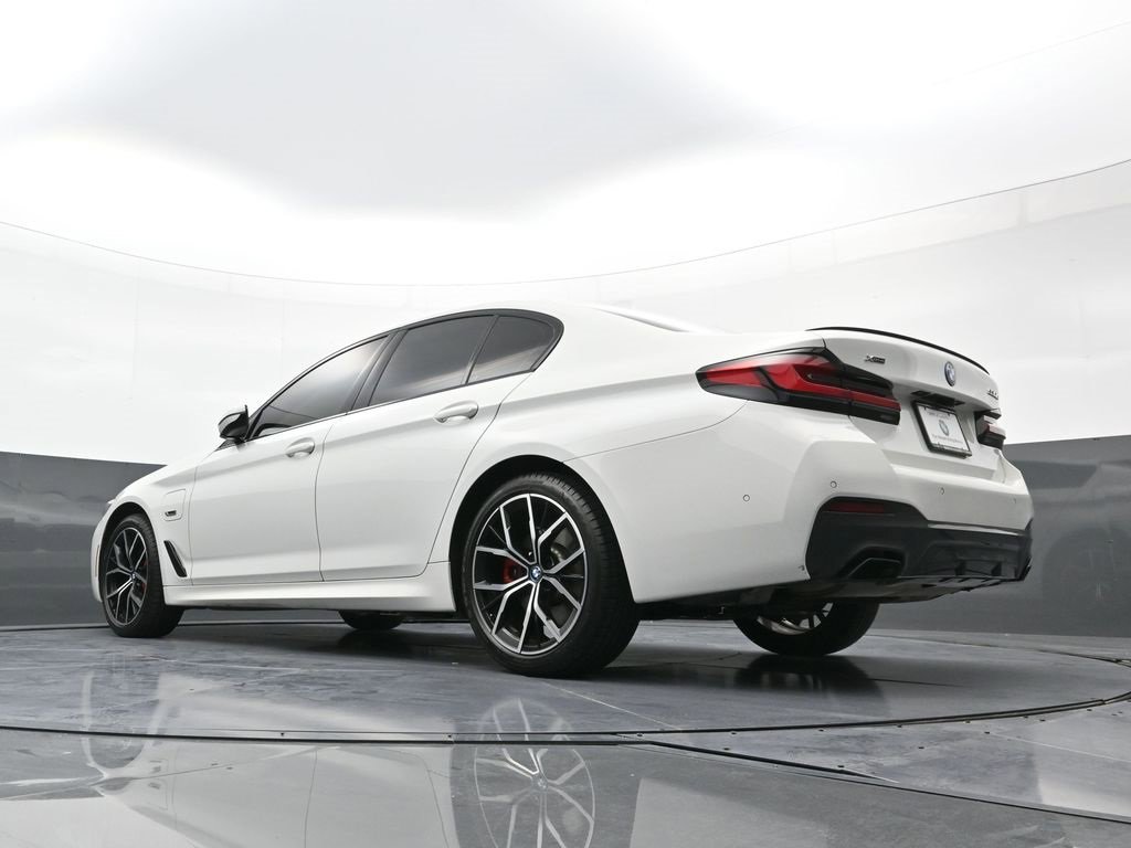 Used 2023 BMW 530e xDrive w/ Premium Package image 27