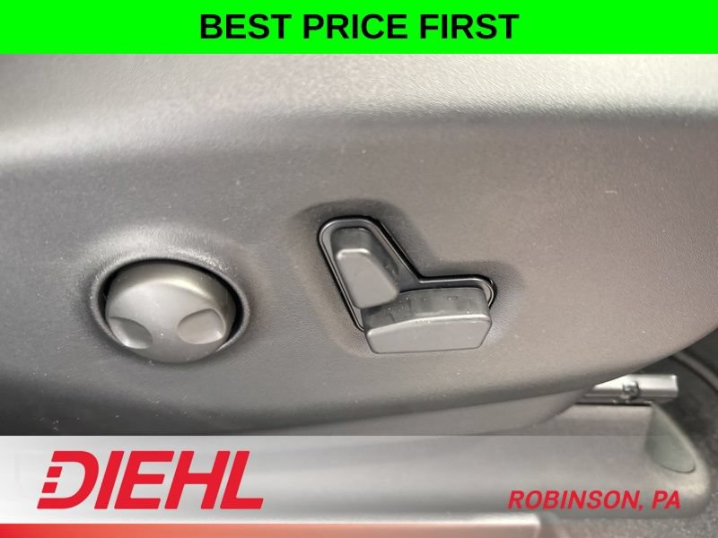 New 2027 Chrysler Pacifica Limited w/ Family Tech Group AWD/4WD image 16