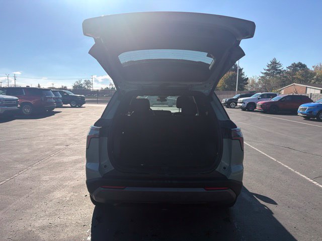 Used 2025 Chevrolet Equinox LT w/ Convenience Package II AWD/4WD image 9