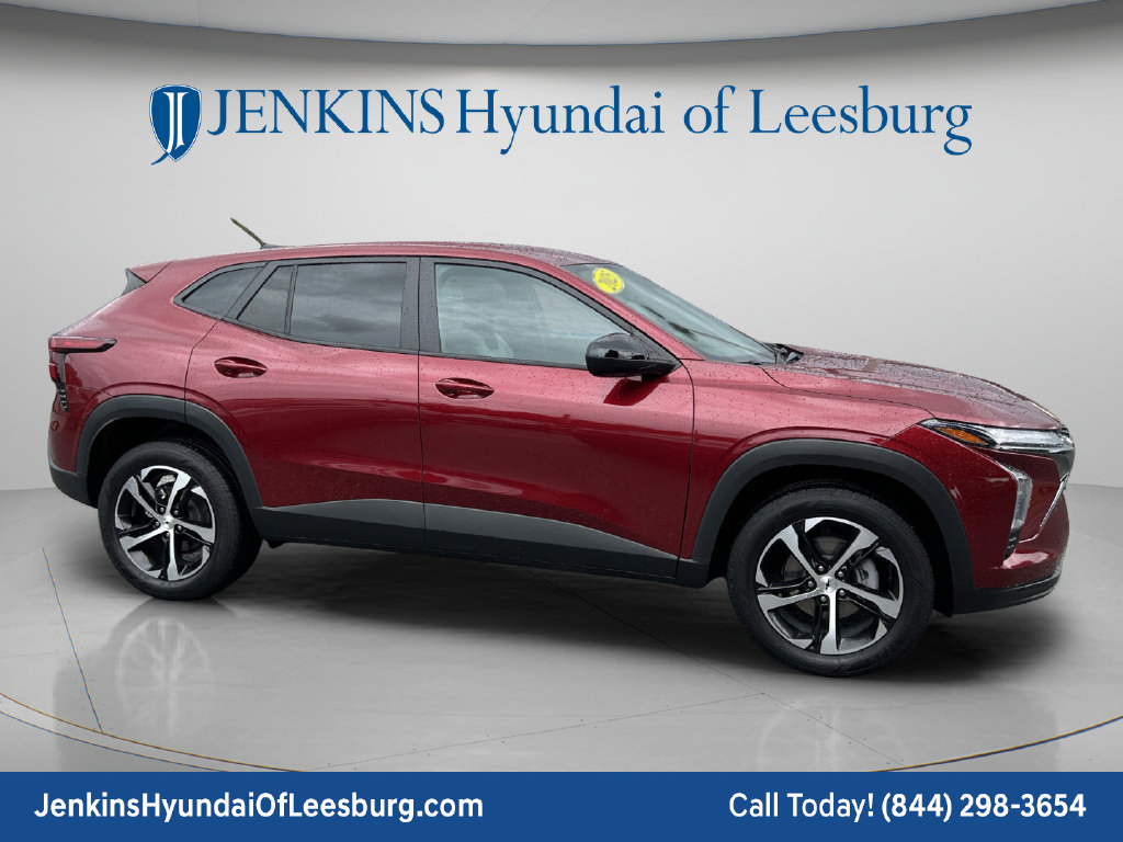 Used 2025 Chevrolet Trax RS w/ Driver Confidence Package FWD image 3