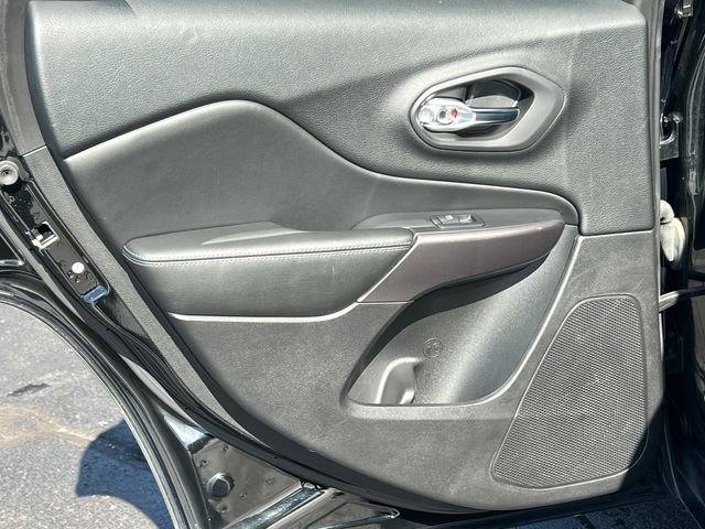 Used 2019 Jeep Cherokee Latitude Plus FWD image 33