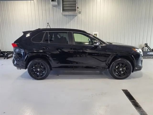 Used 2023 Toyota RAV4 SE AWD/4WD image 3