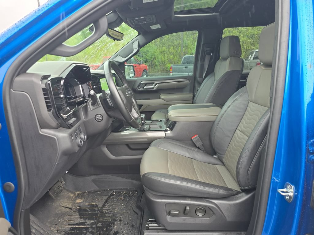 Used 2024 Chevrolet Silverado 1500 ZR2 w/ Technology Package AWD/4WD image 4