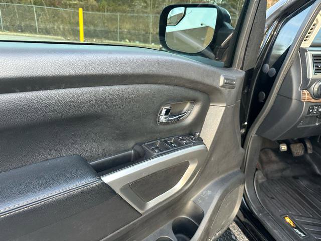 Used 2017 Nissan Titan SL image 20