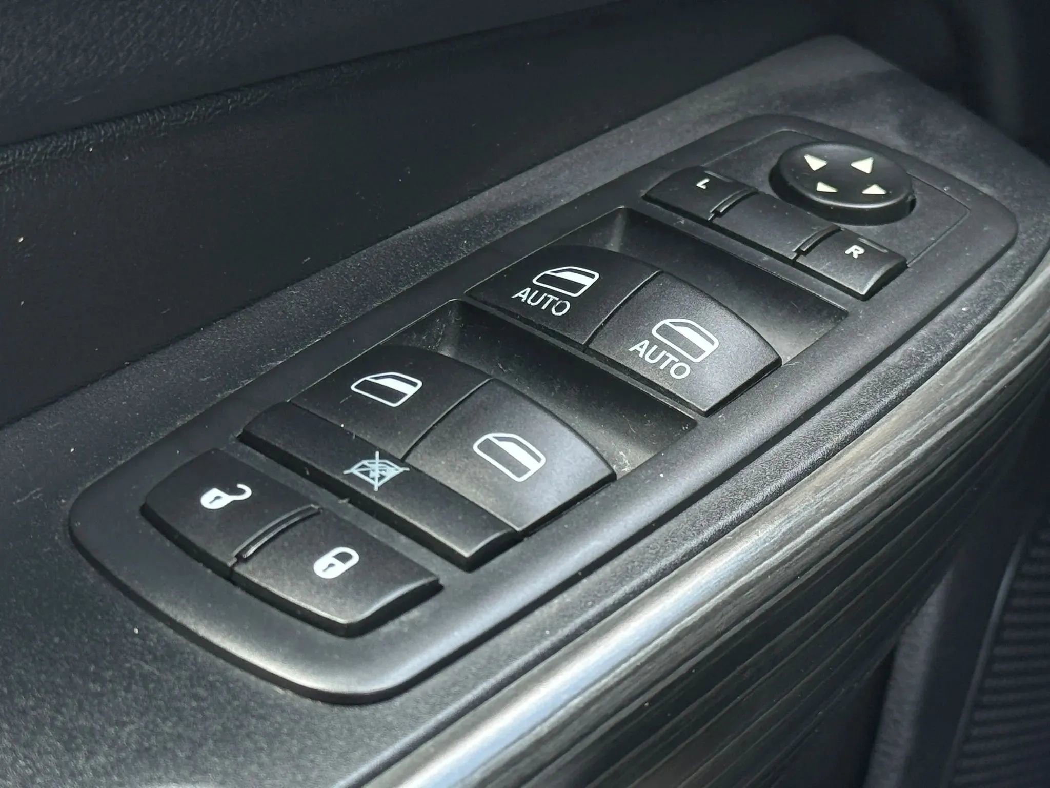 Used 2016 Jeep Cherokee Limited AWD/4WD image 24