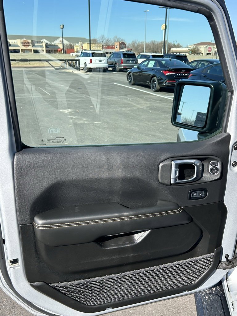 Used 2024 Jeep Wrangler Sahara image 9