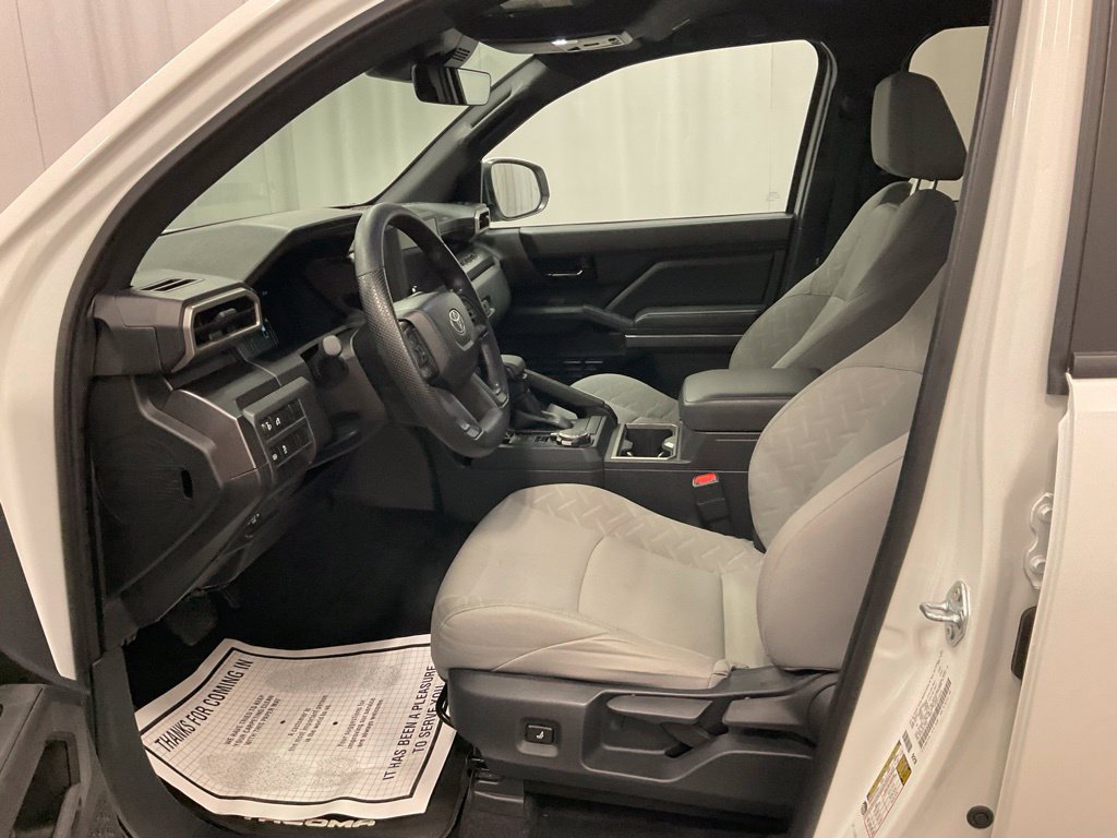 Used 2025 Toyota Tacoma SR5 AWD/4WD image 4