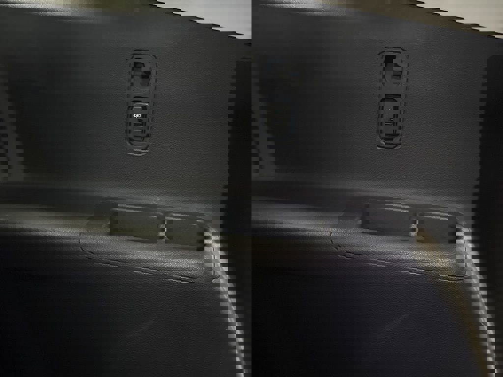 Used 2021 Chevrolet Traverse LS image 23