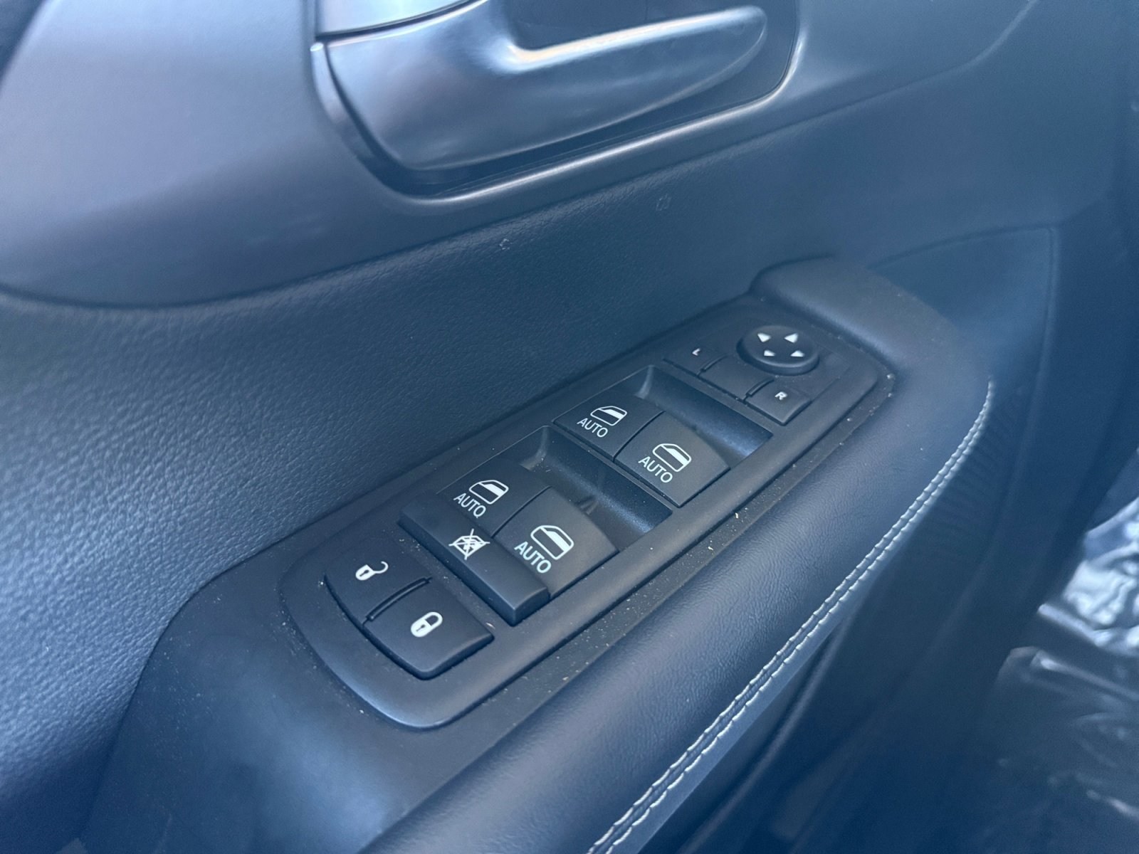 Used 2026 Chrysler Pacifica Select image 19