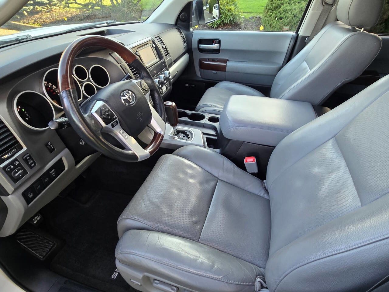 Used 2016 Toyota Sequoia Platinum image 2