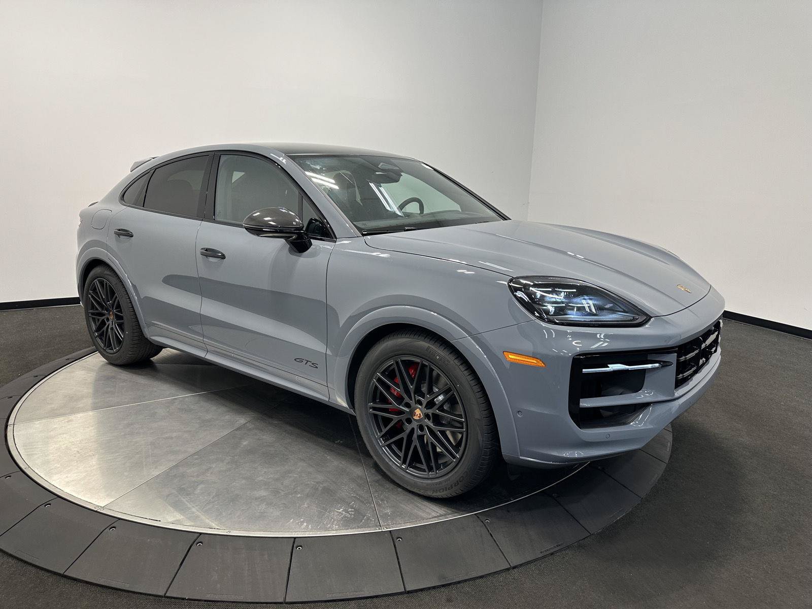 New 2026 Porsche Cayenne GTS AWD/4WD image 9