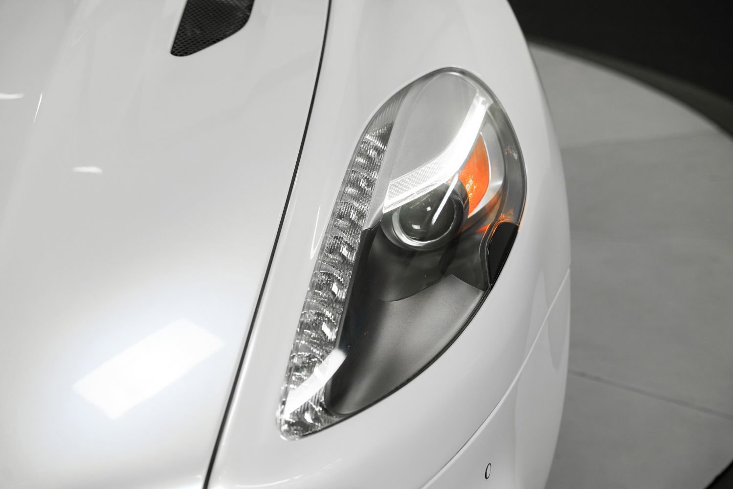 Used 2014 Aston Martin Vanquish Coupe image 14
