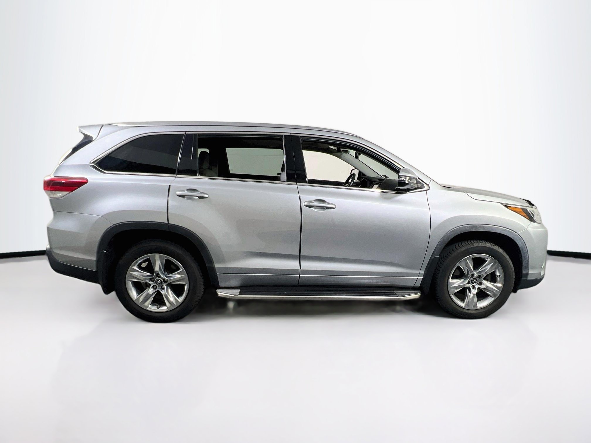 Used 2019 Toyota Highlander Limited AWD/4WD image 4