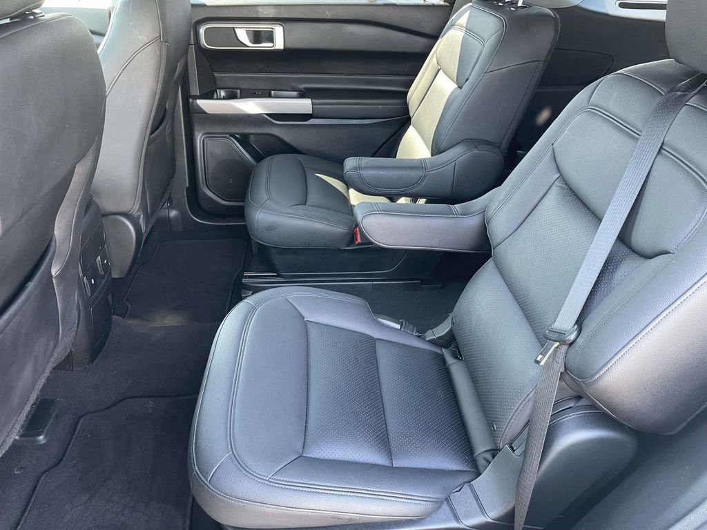 Used 2024 Ford Explorer XLT image 12