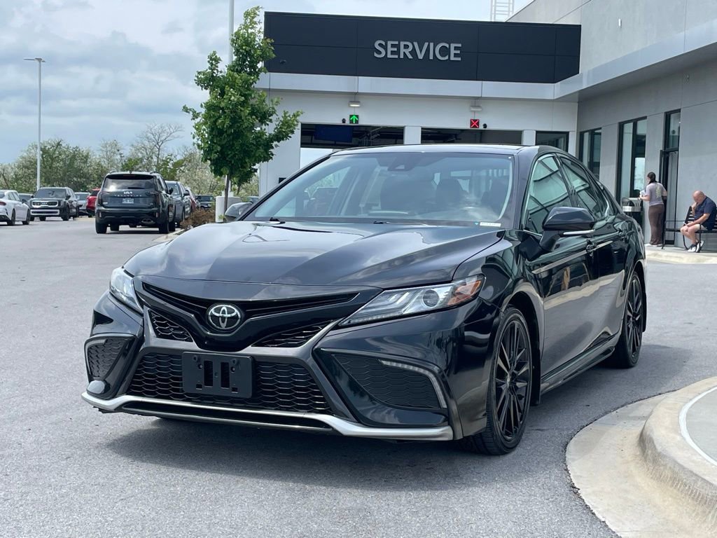 Used 2024 Toyota Camry XSE FWD image 3