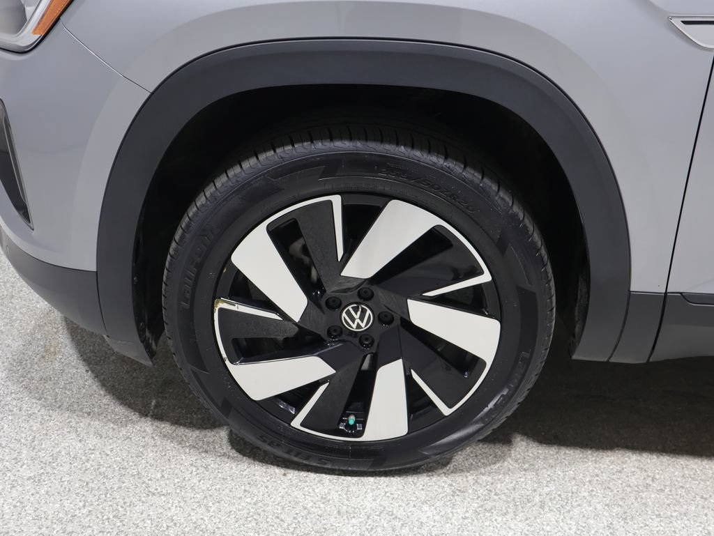 Used 2025 Volkswagen Atlas Cross Sport SE AWD/4WD image 9