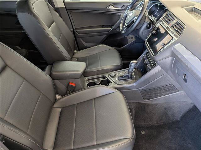 Used 2018 Volkswagen Tiguan SEL AWD/4WD image 23