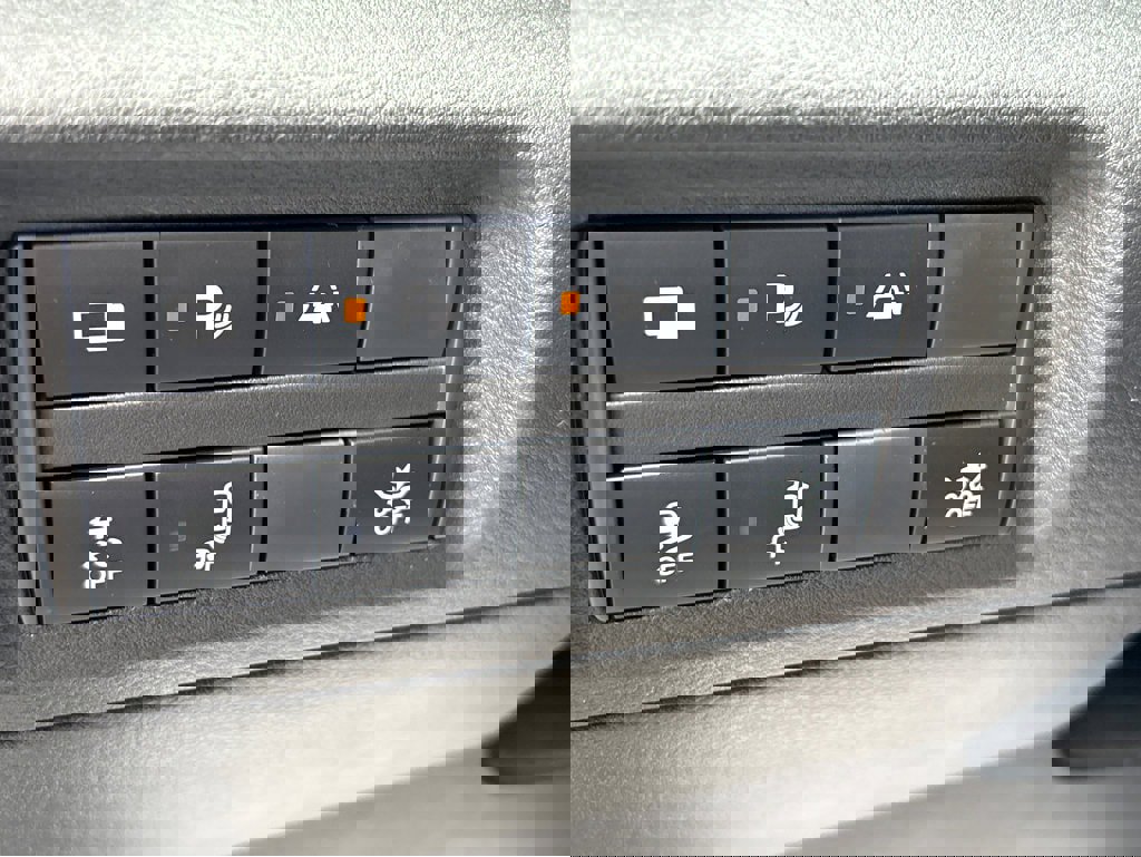 New 2025 Nissan Kicks Play S image 19