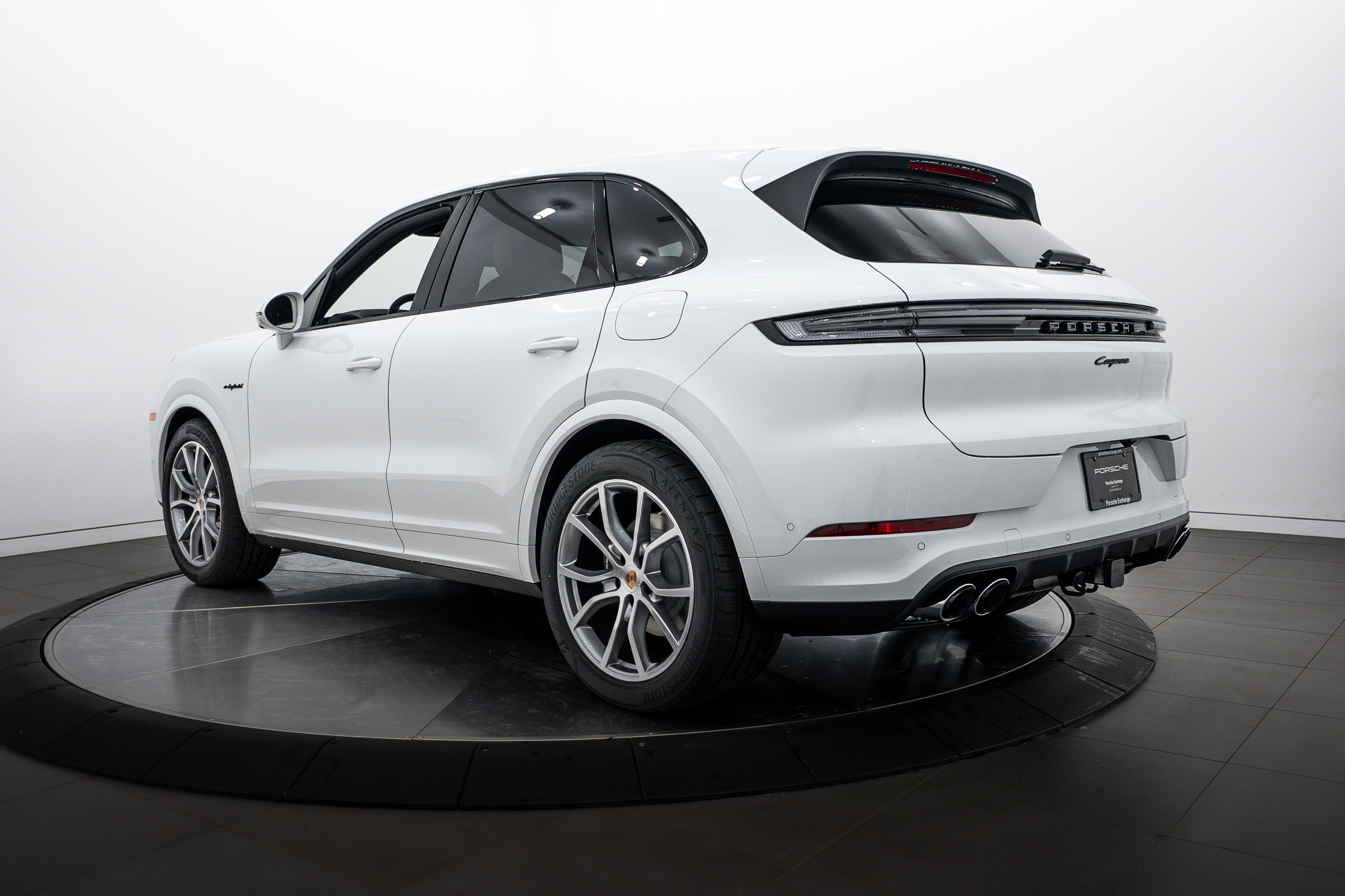 New 2026 Porsche Cayenne E-Hybrid image 3