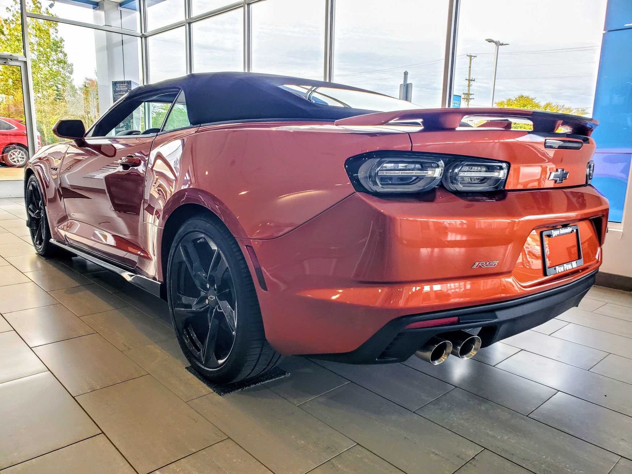 Used 2022 Chevrolet Camaro LT RWD image 4