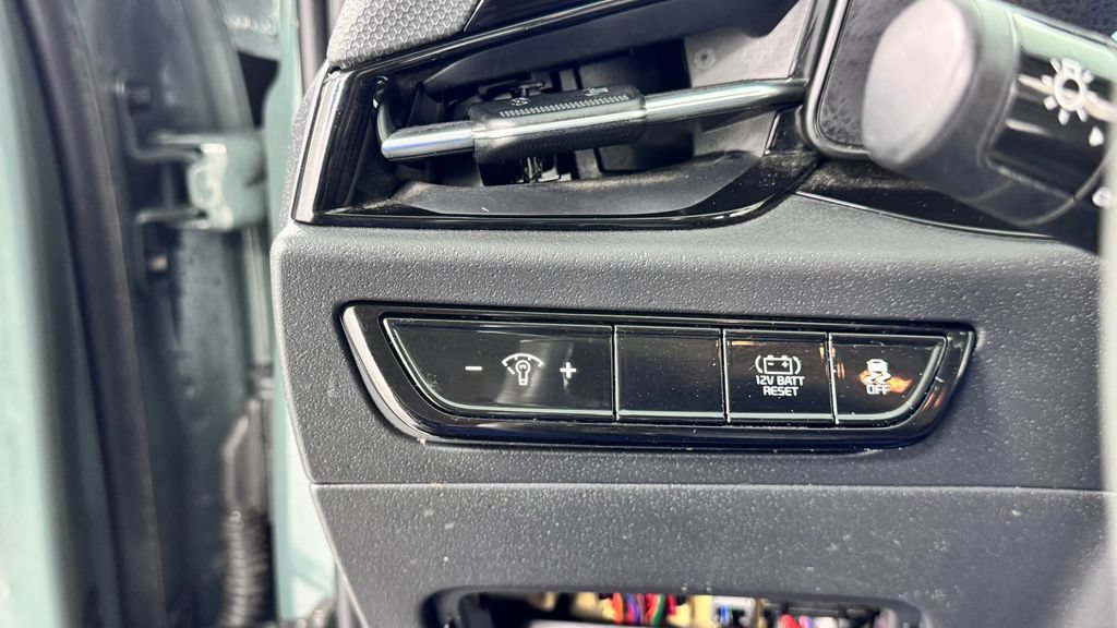 Used 2024 Kia Niro EX FWD image 32