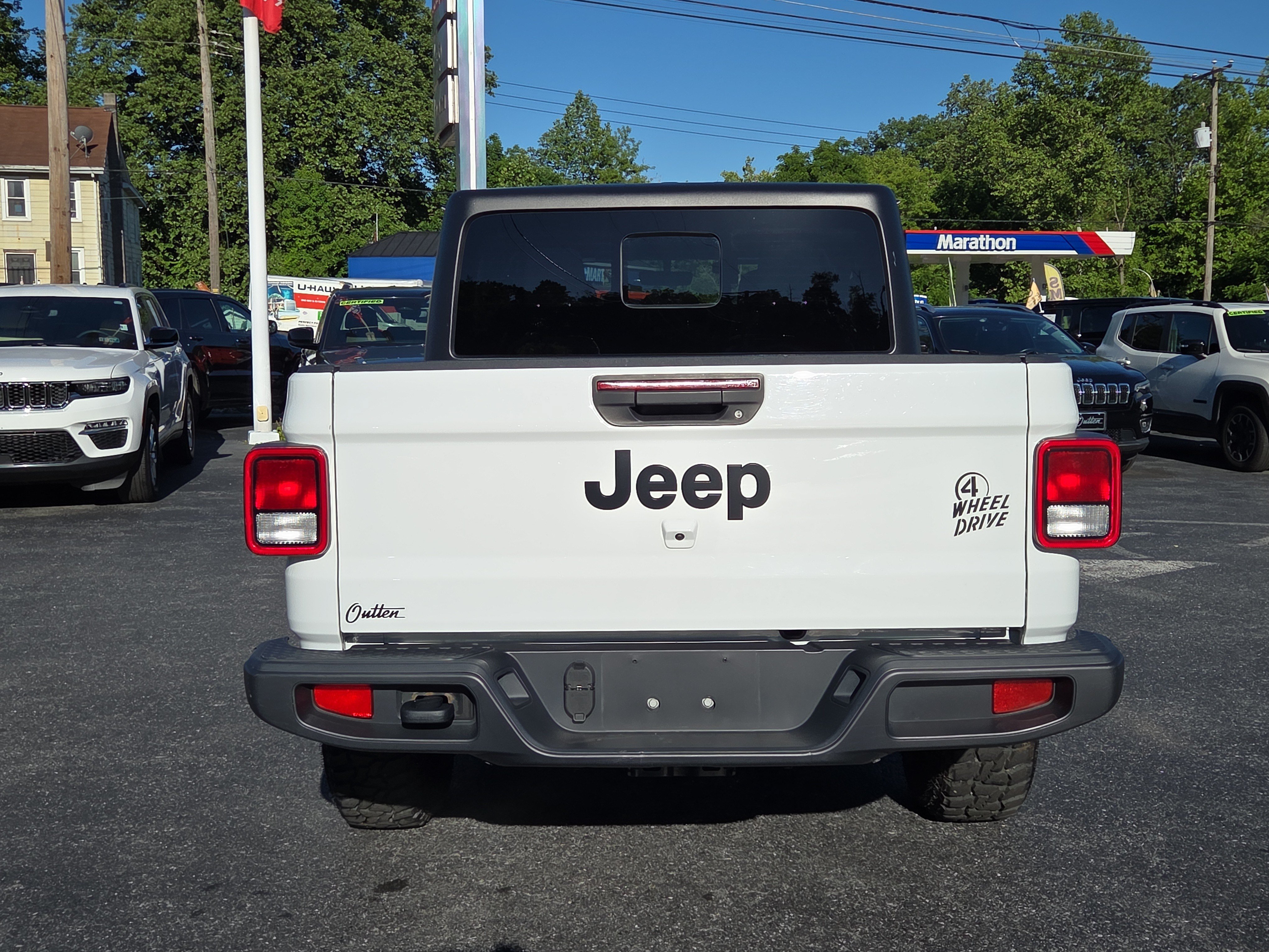 Certified 2022 Jeep Gladiator Overland AWD/4WD image 5