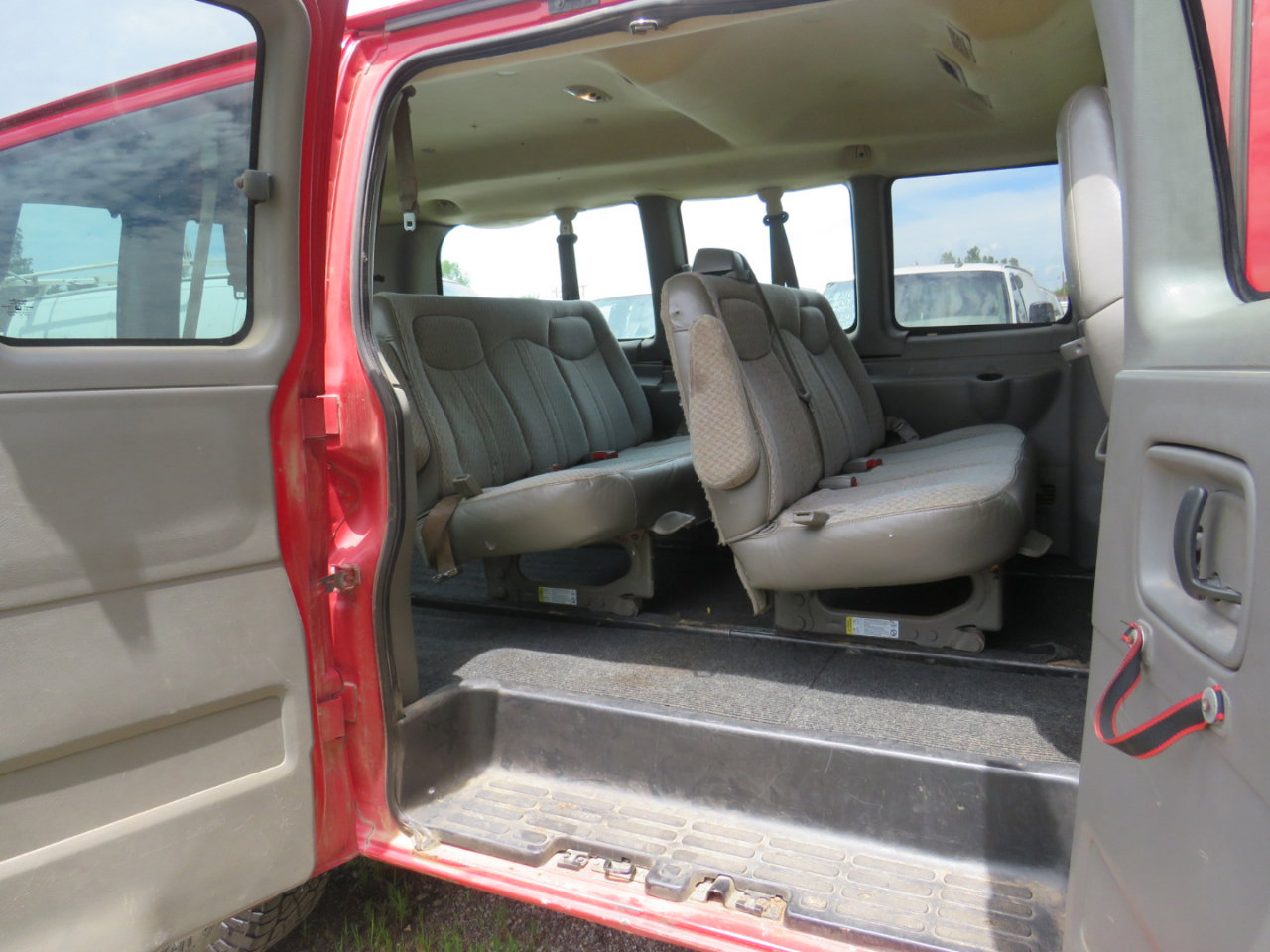 Used 2003 Chevrolet Express 2500 Passenger w/ LS Preferred Equipment Group image 12