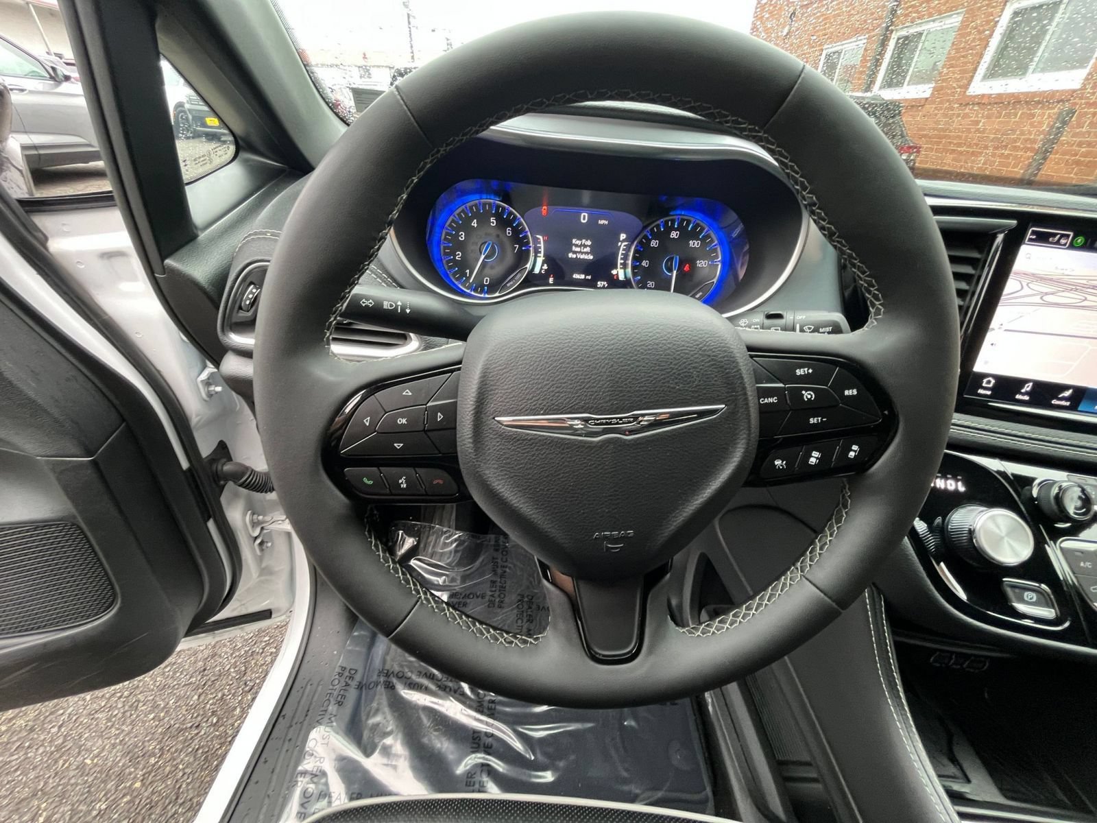 Used 2025 Chrysler Pacifica Limited FWD image 30