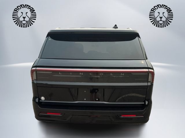 Used 2025 Lincoln Navigator Reserve AWD/4WD image 7