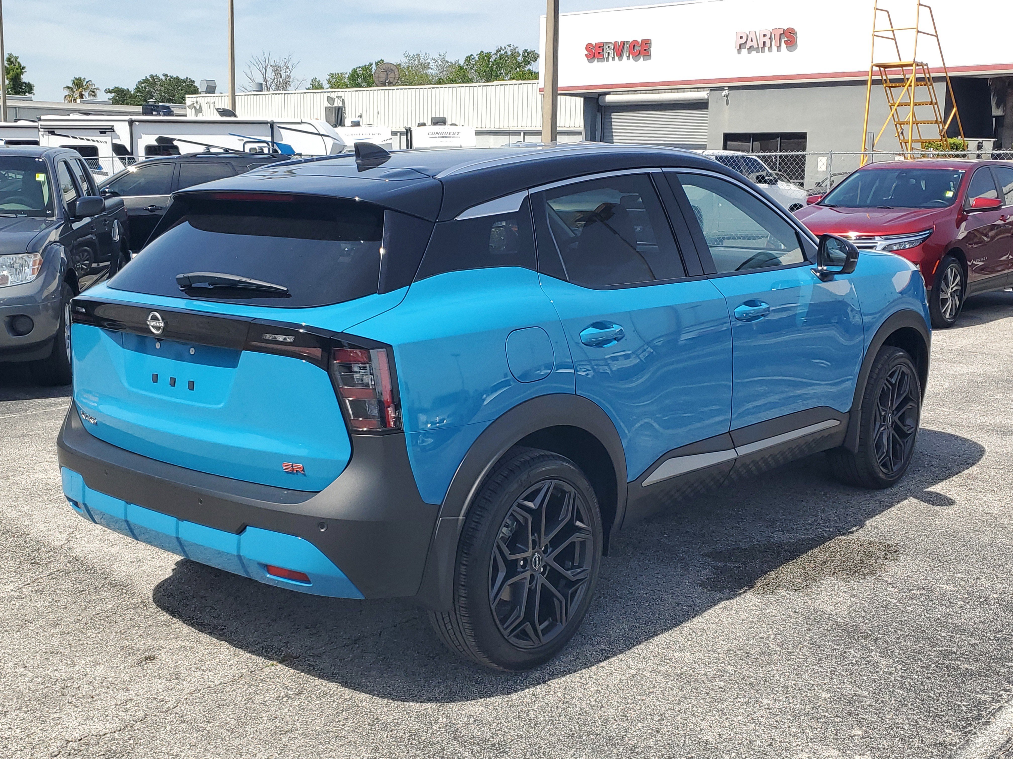 Certified 2025 Nissan Kicks SR FWD image 4