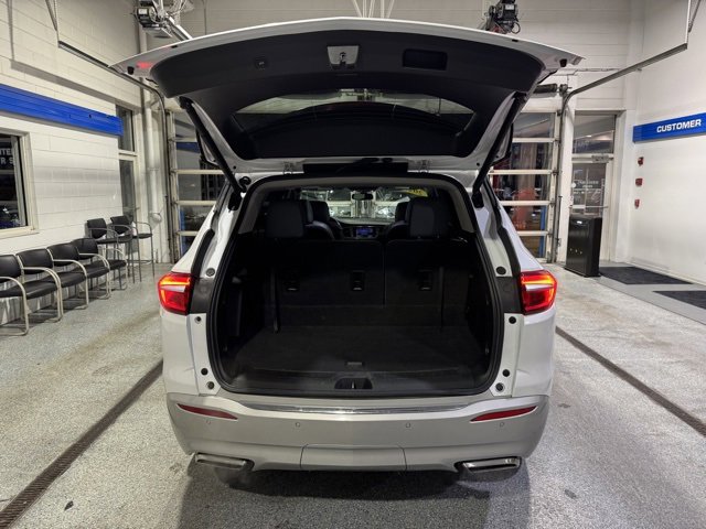 Used 2021 Buick Enclave Essence image 13