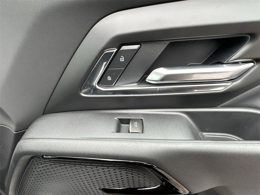 New 2025 Chevrolet Silverado EV LT image 30